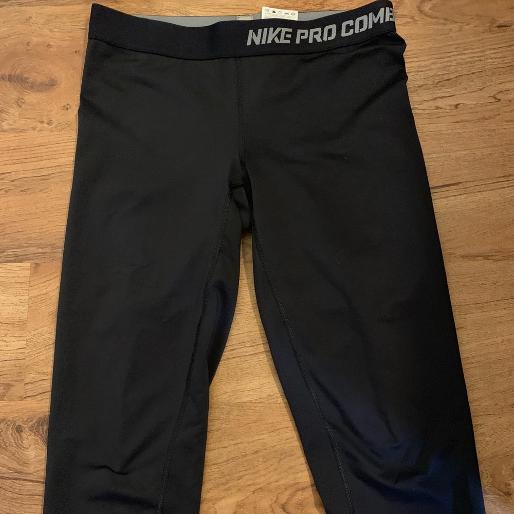 Nike Pro Combat crop leggings